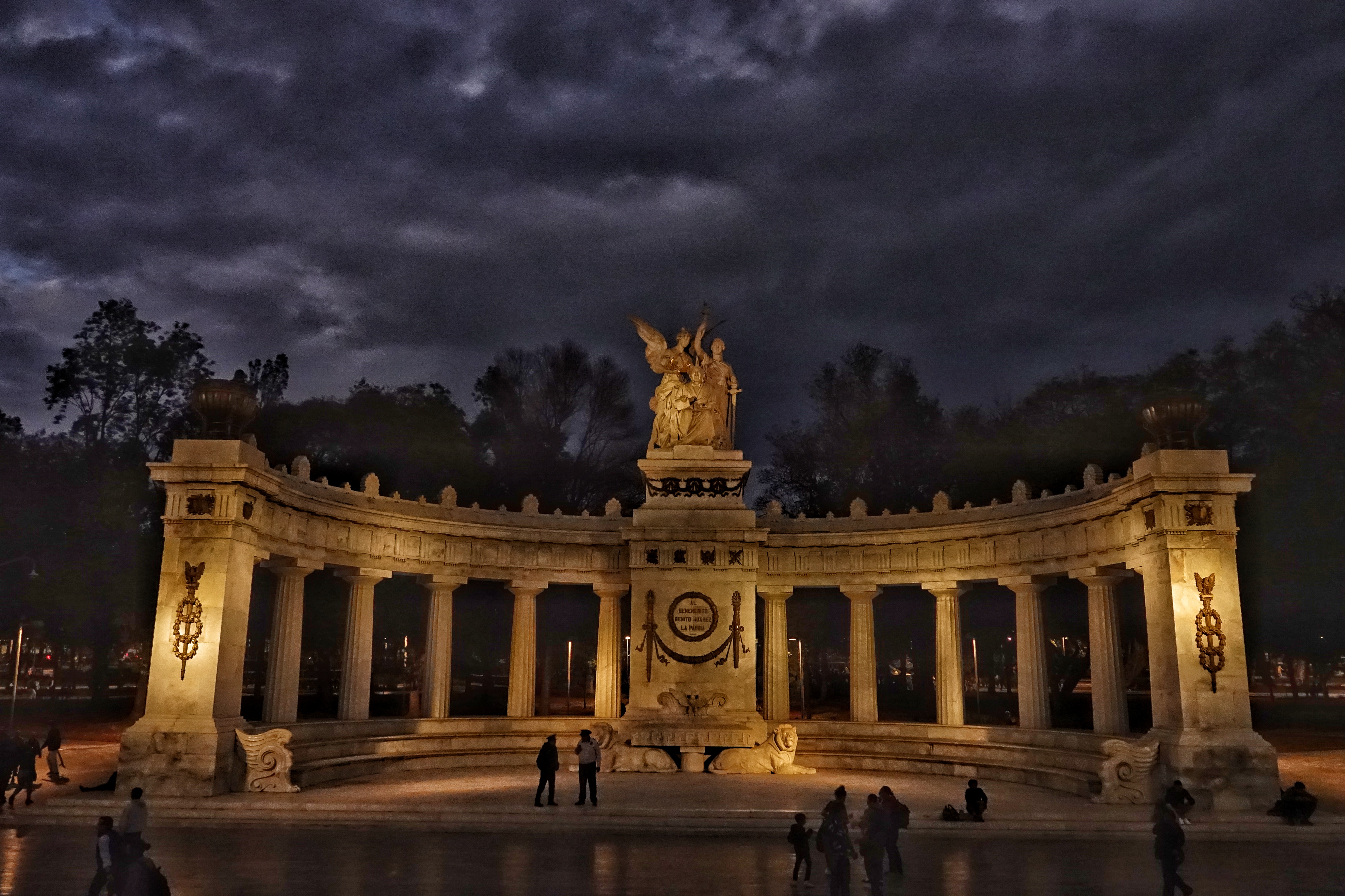 Monument illuminé à Mexico